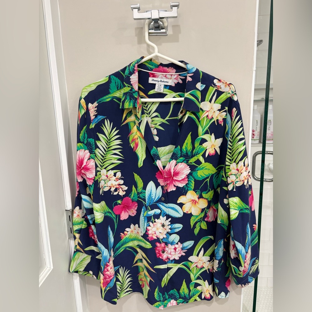 Tommy Bahama Floral Button Up Shirt Size Large women’s
100% silk